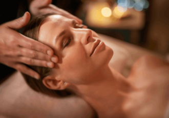 Massage visage digito-pressions