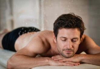 Massage kiné sous pluie marine