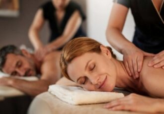 Massage du corps relaxant en duo